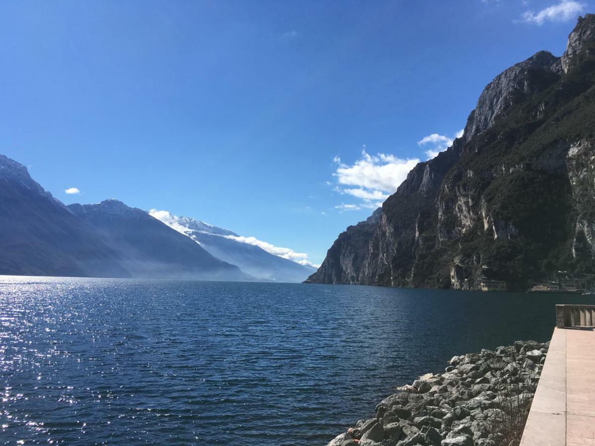 Appartamento Al Lago ริวาเดลการ์ดา ภายนอก รูปภาพ