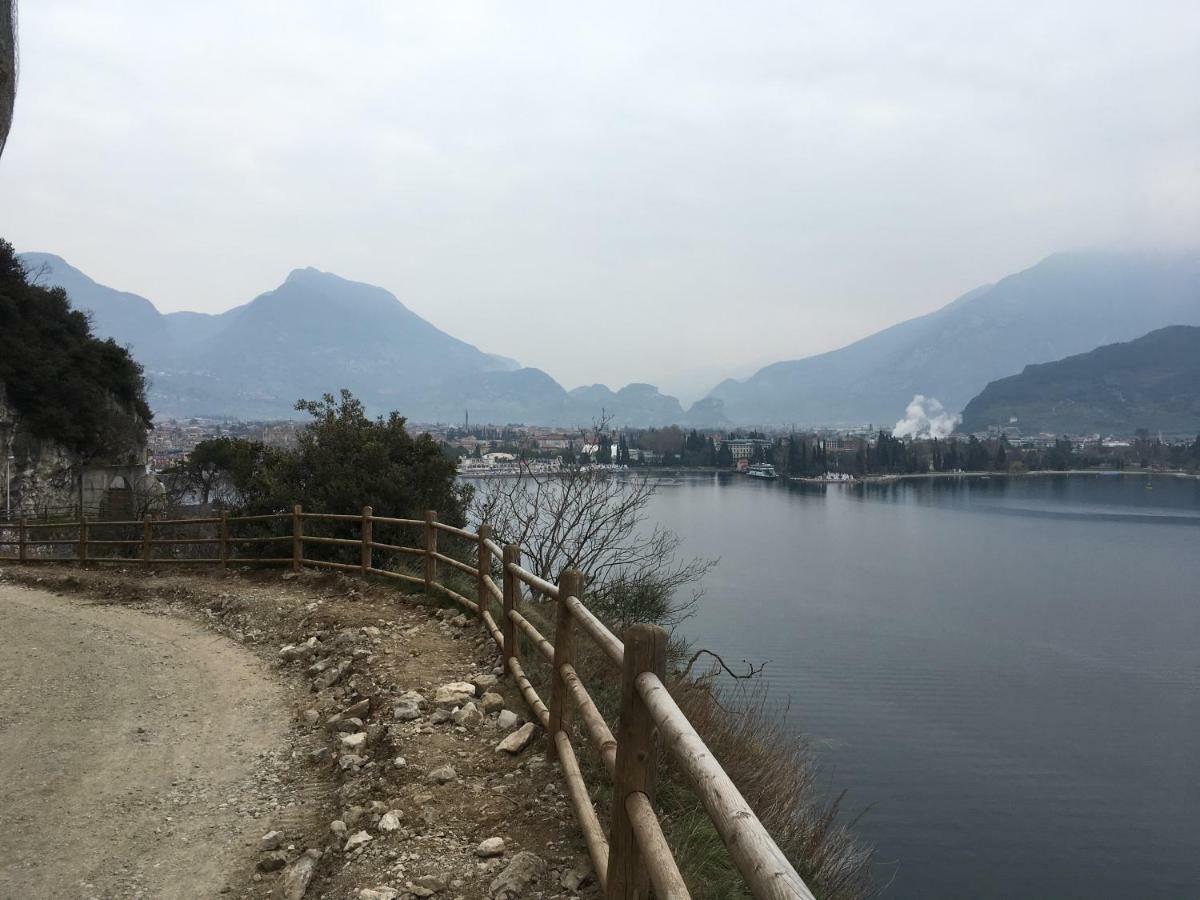 Appartamento Al Lago ริวาเดลการ์ดา ภายนอก รูปภาพ